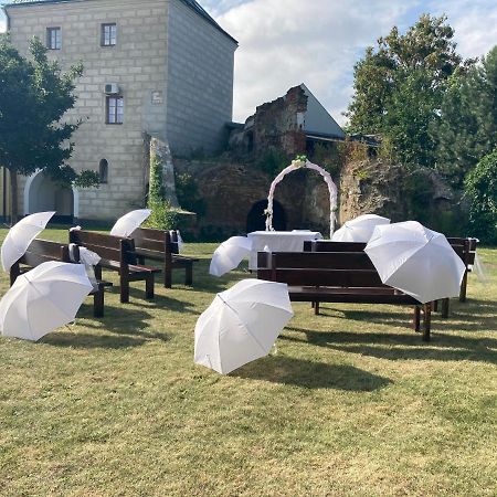 Penzion A Pivnice Varna Velka Bystrice ภายนอก รูปภาพ