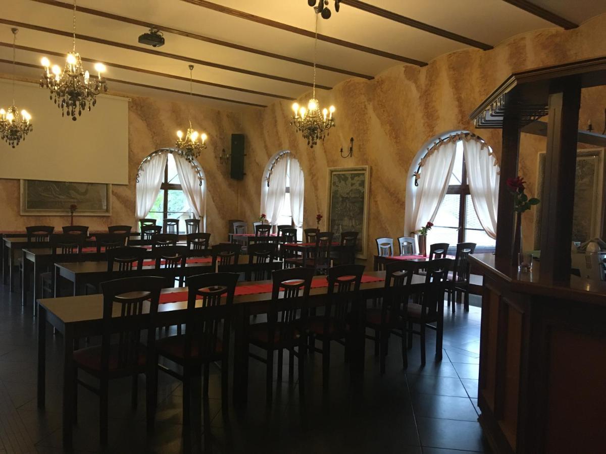 Penzion A Pivnice Varna Velka Bystrice ภายนอก รูปภาพ