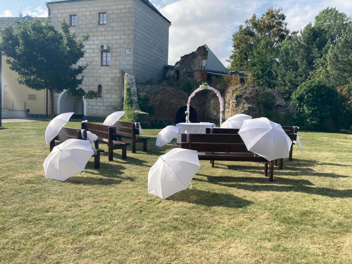 Penzion A Pivnice Varna Velka Bystrice ภายนอก รูปภาพ